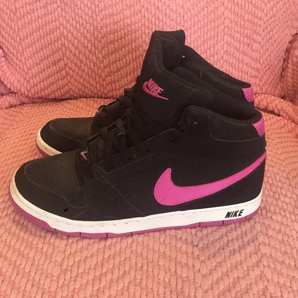 Nike dunks black and pink